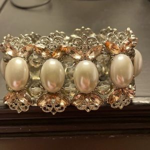 Filigree and Pearl Cabochon Stretch Bracelet